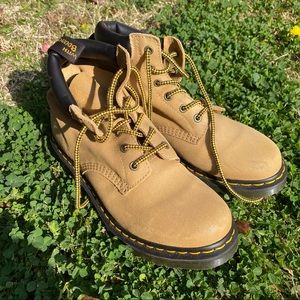 DOC MARTEN TIMBERLAND-STYLE BOOTS